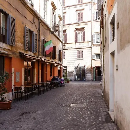 Piazza Navona Apartment *